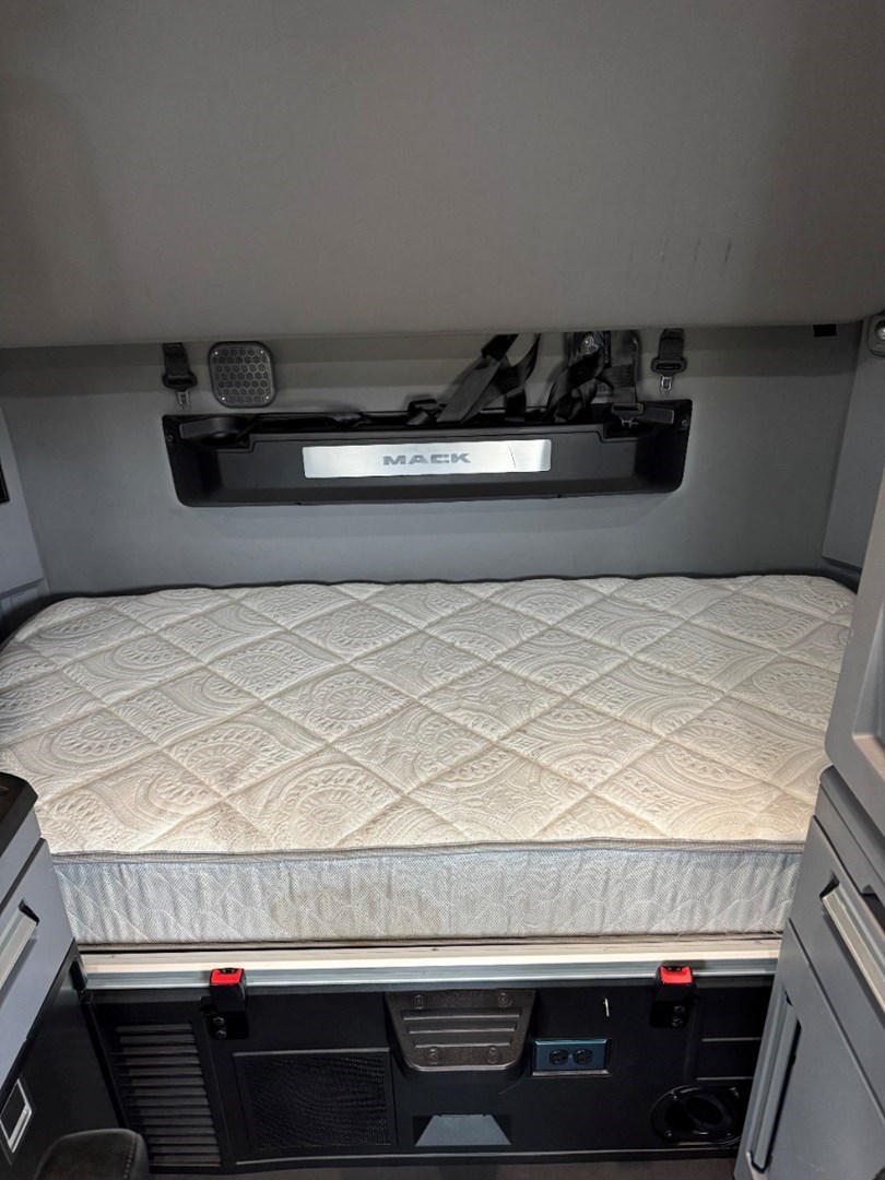 2020 MACK AN64T - USED TRUCKS SLEEPER - image 18